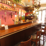 お一人様にもゆっくり出来るカウンターがあります。以外に女性のお客様多いです♪