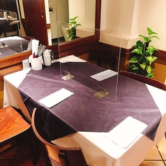 2名様からご利用いただけるテーブル席をご用意しております。少人数様よりご案内が可能です◎ご宴会だけではなく、デートや記念日、カジュアル接待などにも適しています。