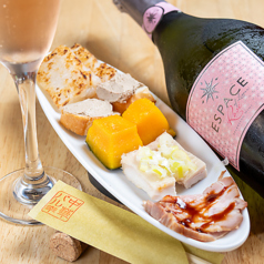 SNS映えする「麻婆豆腐」や「中華タパス 5種盛合せ」