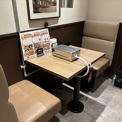 ゆったりとしたソファー席