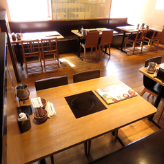 清潔感ある明るい雰囲気の店内♪ゆったりしたお席でお寛ぎ下さい。温野菜ではお肉はもちろん、野菜にもこだわっております。契約農家の皆様と話し合ってできた「しゃぶしゃぶの為の野菜」は自慢の逸品です。飲み会や宴会にぴったりのプランもご用意しておりますので、是非ご利用下さい♪