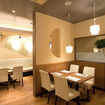 明るい広々とした店内でビッフェ。食べ放題、飲み放題、ご用意しております！