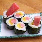 人気の「はみでるとろたく」は口の中で溶けそうなとろの食感がたまりません♪ボリュームたっぷり、見た目のインパクトなど女性にも大好評です！酒のつまみにもぴったり◎