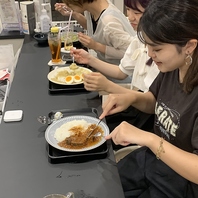 かわいいわんちゃんに囲まれて、ゆったりお食事タイム★