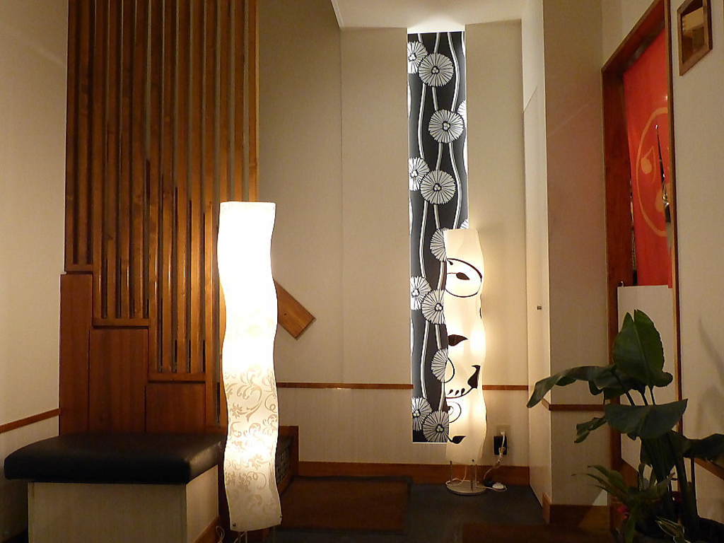 和モダンな空間で会社で・仲間で楽しく騒いだり落ち着いて呑むのも