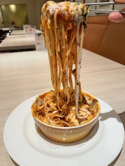 ボロネーゼとチーズの薪窯焼きパスタ “ボルケーノ”