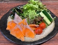 料理メニュー写真&nbsp;サーモンのカルパッチョ風サラダ