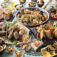 風味豊かなアジア料理と繊細な味付け、調理法のフランス料理を融合させたメニューをお楽しみいただけます。
