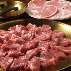 独自の仕入れルートにて厳選された生ラム肩ロースは絶品の写真
