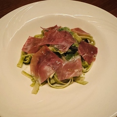スペイン産　ハモンセラーノのジェノベーゼパスタ