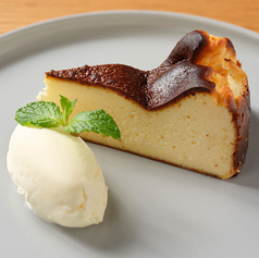 バスクチーズケーキ バニラアイス添え