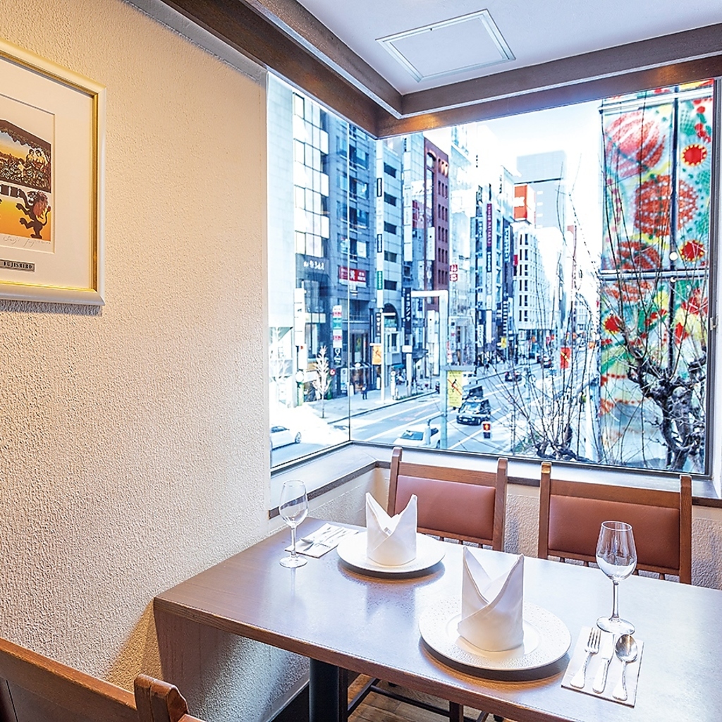 【銀座通りに面した唯一の個室】 2～4名様対応・限定1部屋・ご予約の際に『77卓希望』とお伝え下さい