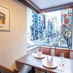 【銀座通りに面した唯一の個室】 2～4名様対応・限定1部屋・ご予約の際に『77卓希望』とお伝え下さい