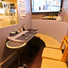 【ボックス席】ゆったりと過ごせるボックス席は親しいご友人との飲み会、お食事会におすすめです。季節の食材を使ったお料理とお酒をお楽しみください。
