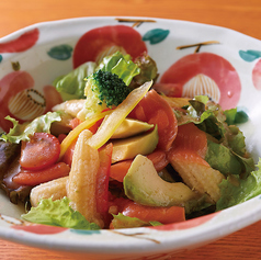 スモークサーモンとアボカドのサラダ