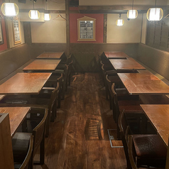 【最大32名様向け】テーブルを繋げて、最大32名様までご利用いただけます。お得な飲み放題やコースも多数ご用意しております。ご予約はお早めに！