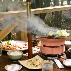 炭火で焼き上げる、自慢の地鶏