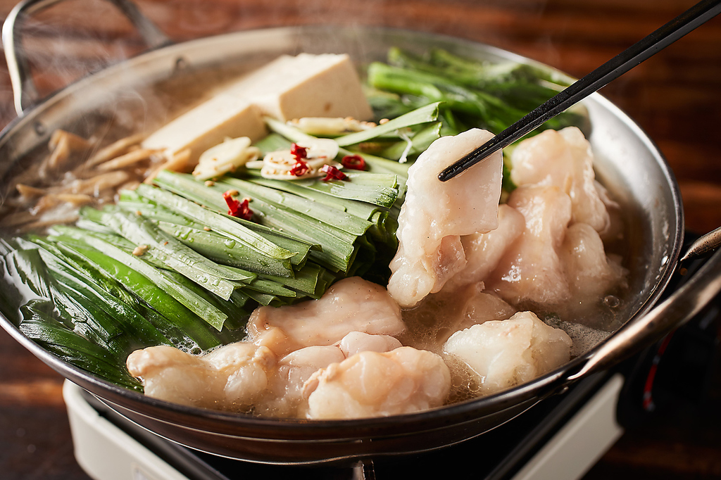 牛もつ焼き屋の本気もつ鍋「金の鍋」