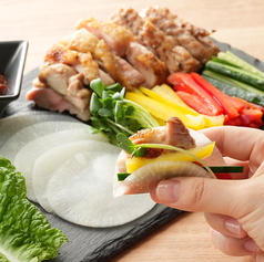 推しメニューのNABE°包みチキンや一品料理も充実