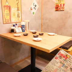 普段の飲み会から少人数さまのご宴会のご利用にオススメのテーブル席を完備しております。ゆったりとしたテーブル席でお寛ぎください。お席だけのご予約や当日のご予約も受け付けております！名駅での宴会・飲み会・歓迎会・送別会など様々なシーンでご利用下さい！