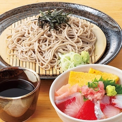 ミニ丼+そばのお得なセットメニューも◎