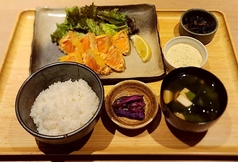 サーモンのレアカツフライ定食