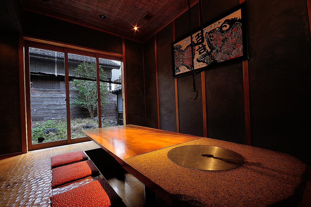 静かに佇む一軒家にＶＩＰ御用達の特別室「はなれ」有。大切な方のおもてなし、ご接待に最適。