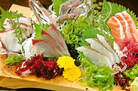 相模湾を中心とした地魚と湘南野菜など新鮮な食材とこだわり地酒をお楽しみ下さい。