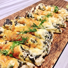 アカモクとジャコ南関揚げピザ