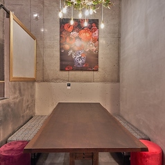 4～10名様ほど入る広いテーブル席もございます♪