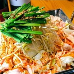 新鮮ホルモンと野菜たっぷり！！和牛てっちゃん鍋♪の写真