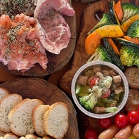 【開放的なテラスでランチBBQをお楽しみいただけます】