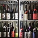 アルコールやソフトドリンクなどのお飲み物は、60種以上の豊富なラインナップで取り揃えております♪