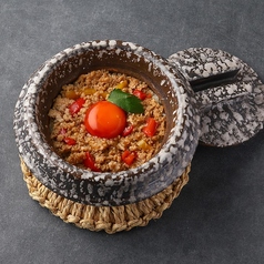 出汁香る至福の逸品!素材を味わう土鍋飯