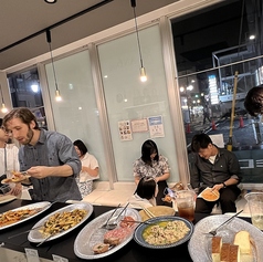 【貸切◎最大20名様まで！】お誕生日会やクリスマス会、オフ会など、様々なイベントで貸切がご利用いただけます。貸切限定のパーティメニューやスパークリングワインの飲み放題の、ご注文も承っております♪わんちゃんたちと特別な時間を過ごしたいなら、貸切でのご利用がおすすめです。ご予約は事前にお願いします！