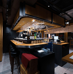 最大22名様まで利用可能！大人数でのご宴会や会食に便利な貸切対応♪ 着席時で最大22名様までご利用いただける貸切が可能です。各種ご宴会や、特別な大人の会食など、様々なシーンでご要望に応じた対応をさせていただきます。