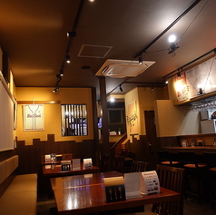 8名まで利用可能なテーブル席なら大人数での集まりにも最適♪仲間との賑やかな会話が飛び交う瞬間が、心に残る思い出に変わること間違いなし★楽しさが盛り上がるひとときを提供します！