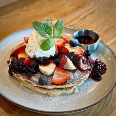 苺とバナナのフレッシュフルーツパンケーキ