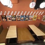 足を伸ばして寛げる掘りごたつ式の4名用座敷。少人数での飲み会や、ゆったり過ごしたい時に最適。
