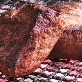 当店ではお肉の焼き方にもこだわりがございます。お肉をただ焼くのではなく、塊のお肉を炭火でじっくりと焼き上げ、さらに旨味を閉じ込める為に1度寝かせてからの御提供させていただいております。その為、お時間を頂戴しておりますのでご了承下さいませ。