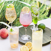 【豊富なオリジナルドリンク】強いアルコールが苦手なお客様でも、一緒に宴会をお楽しみ頂ける「ノンアルコールカクテル」を多数ご用意しております。フルーツをベースにしたフレッシュで爽やかな1杯は、見た目にも色鮮やかで、写真映えもするドリンクです。