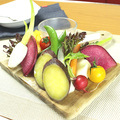 料理メニュー写真 三浦野菜を使ったディップサラダ　シェフの気まぐれソース添え