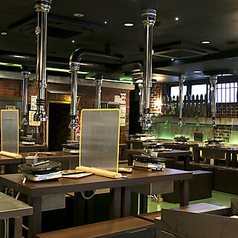 ごゆっくりとお寛ぎいただけるテーブル席。