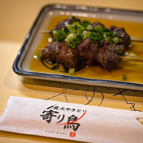 【松山の地鶏っを使った本格焼き鳥とお酒をお楽しみください♪】