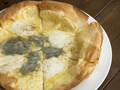 料理メニュー写真&nbsp;はちみつとゴルゴンゾーラのピッツァ