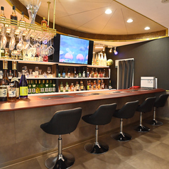 お1人様や少人数でのお食事にもご利用頂けるカウンター席をご用意しております。