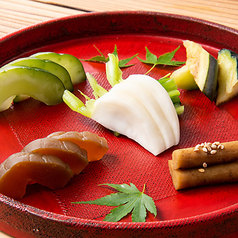 季節の漬物盛り合わせ <五種>