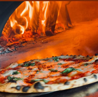 薪窯500℃で焼き上げるこだわりのピッツァを是非