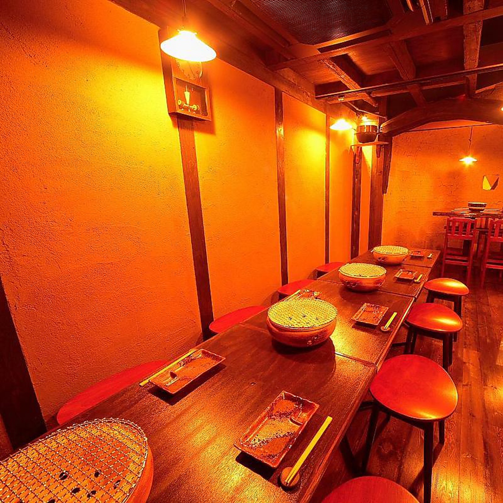 お店奥の離れは最大16名まで宴会OK。会社宴会やグルメ会など大人の宴会にぴったりの落ち着いた空間。