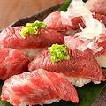 料理メニュー写真 牛タン握りの肉寿司（2貫）